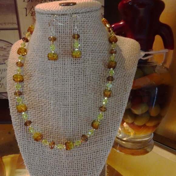Hand-crafted necklace/earring set in citrus green and honey w/ Austrian crystals - Picture 4 of 8